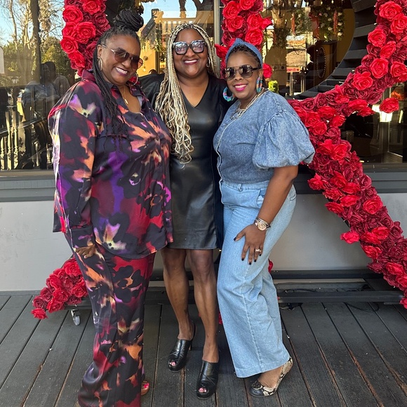 Nina Parker Satin Shirt and Pant Set Shirt 2x Pants 1x EUC - Picture 4 of 5